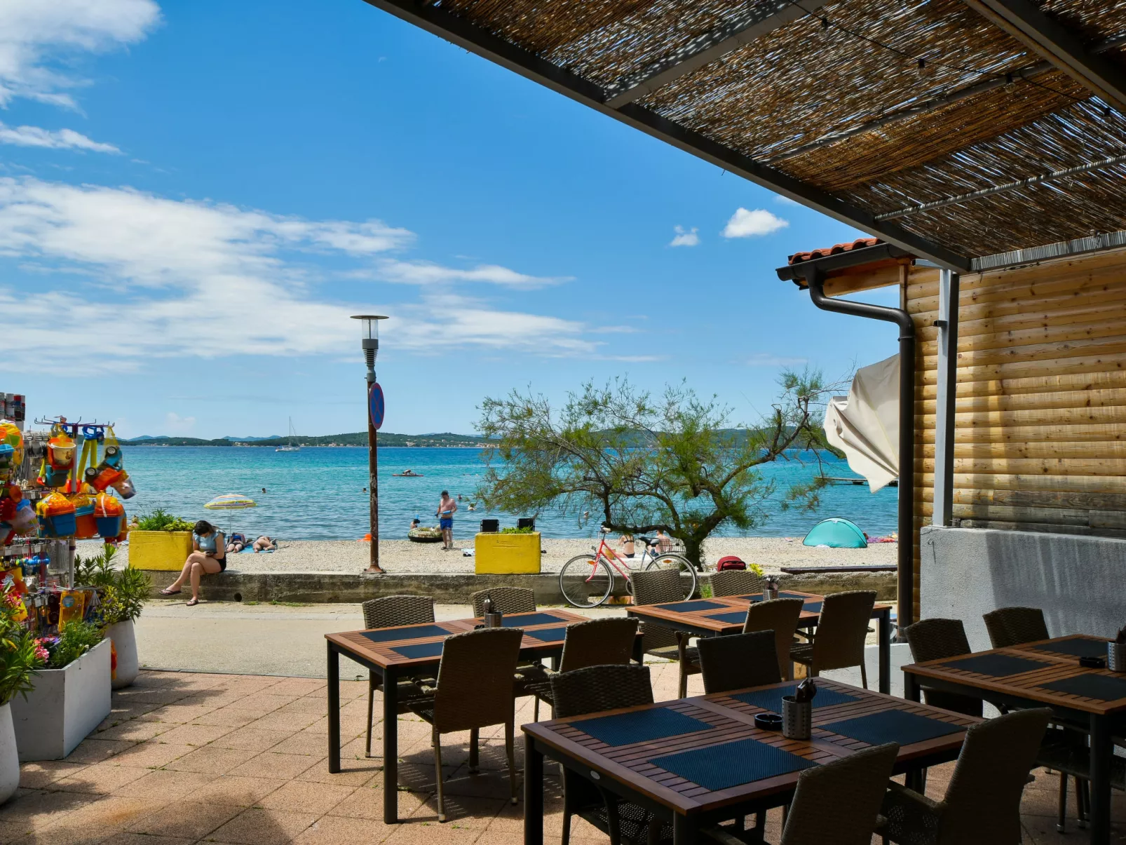 Beach Feelings-Outside