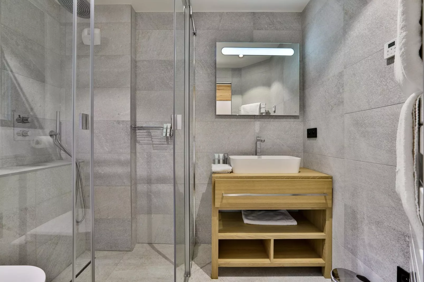 Black Stone-Badezimmer