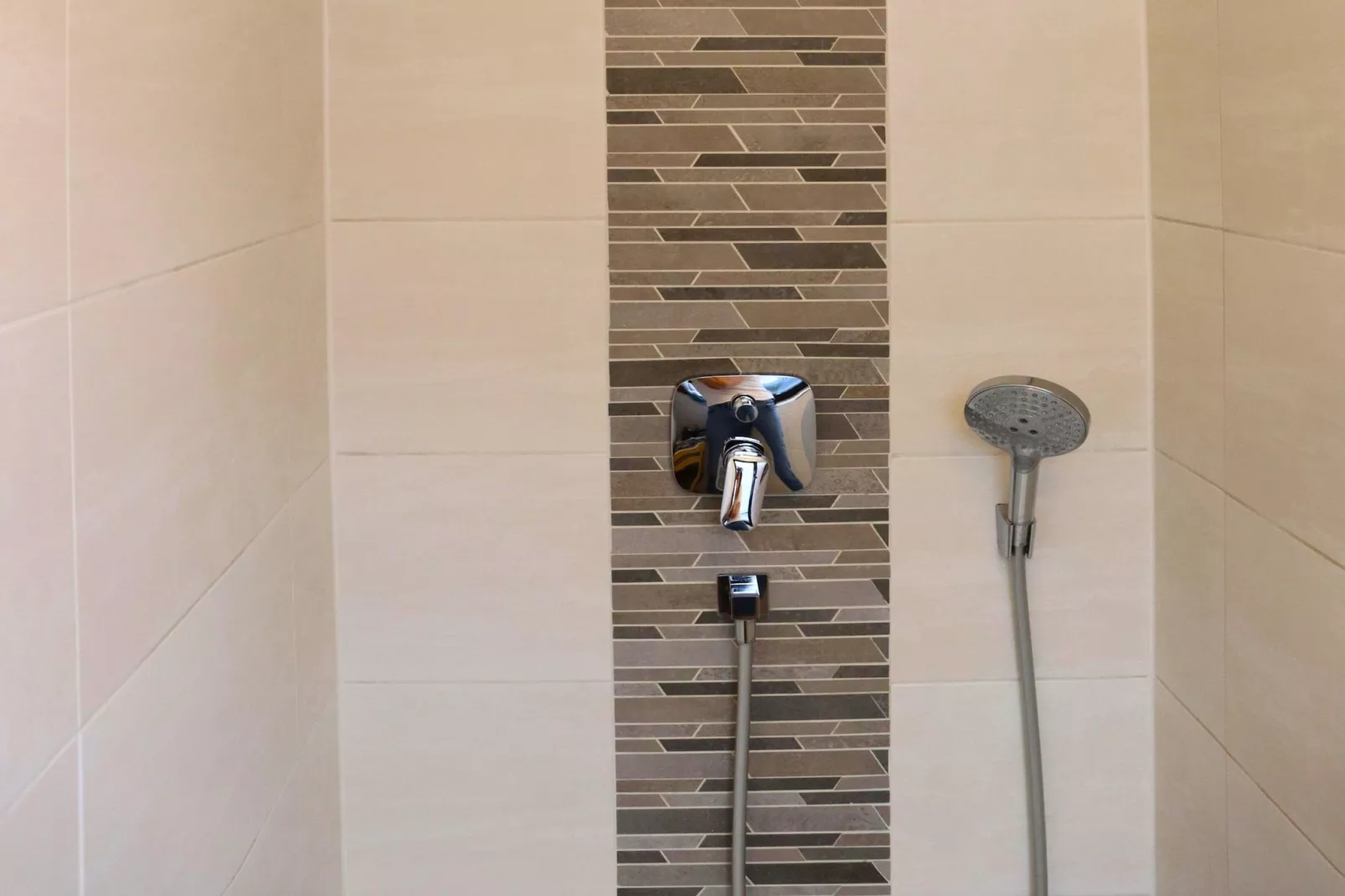 Eifel-Finca mit Whirlpool und Gartenlounge-Bathroom