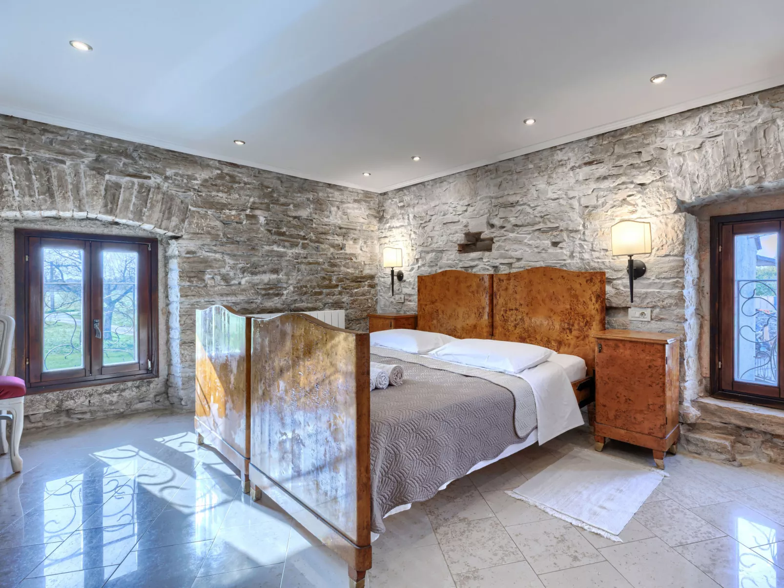 Golden Roots-Drinnen