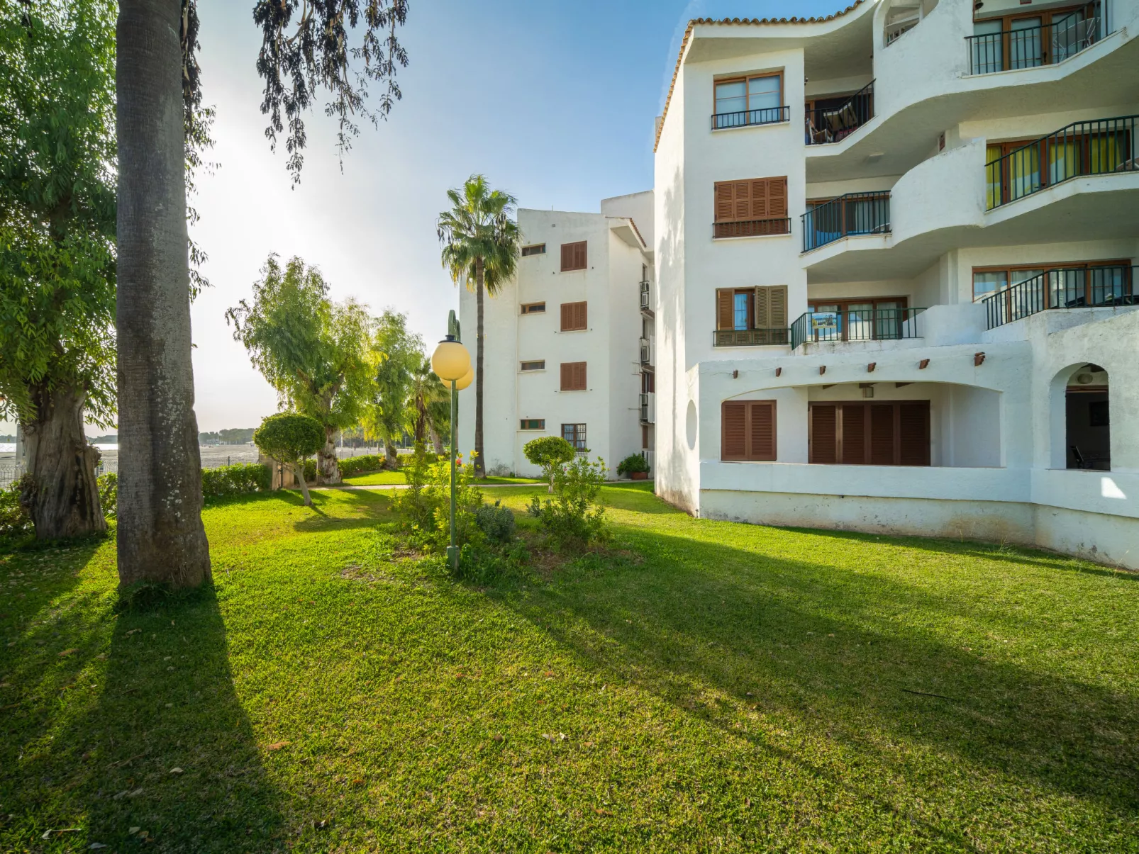 Carabela Chic-Outside