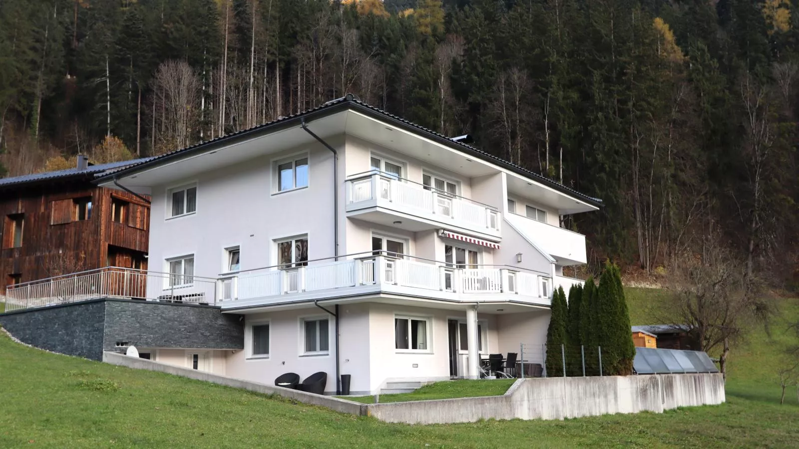 Schiestl-Außenbereich Sommer