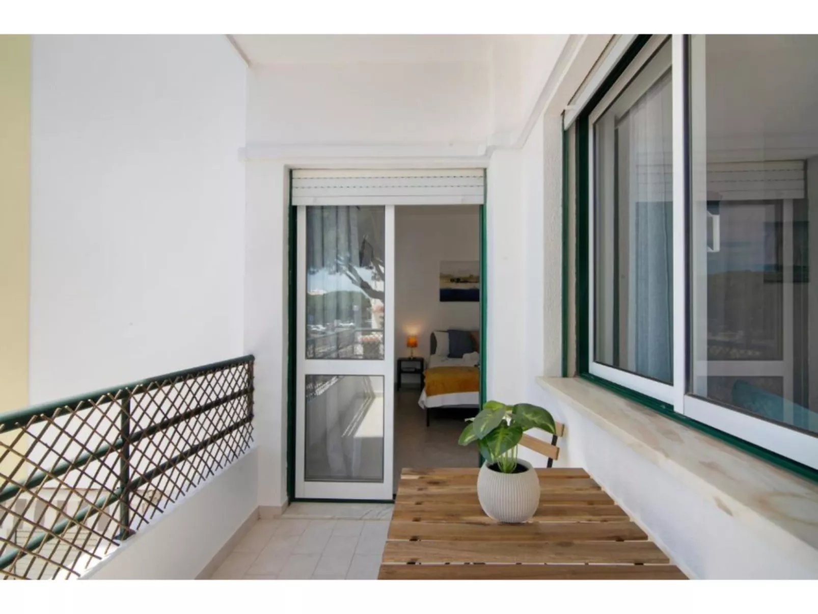 Jade-Sunny Way-Inside