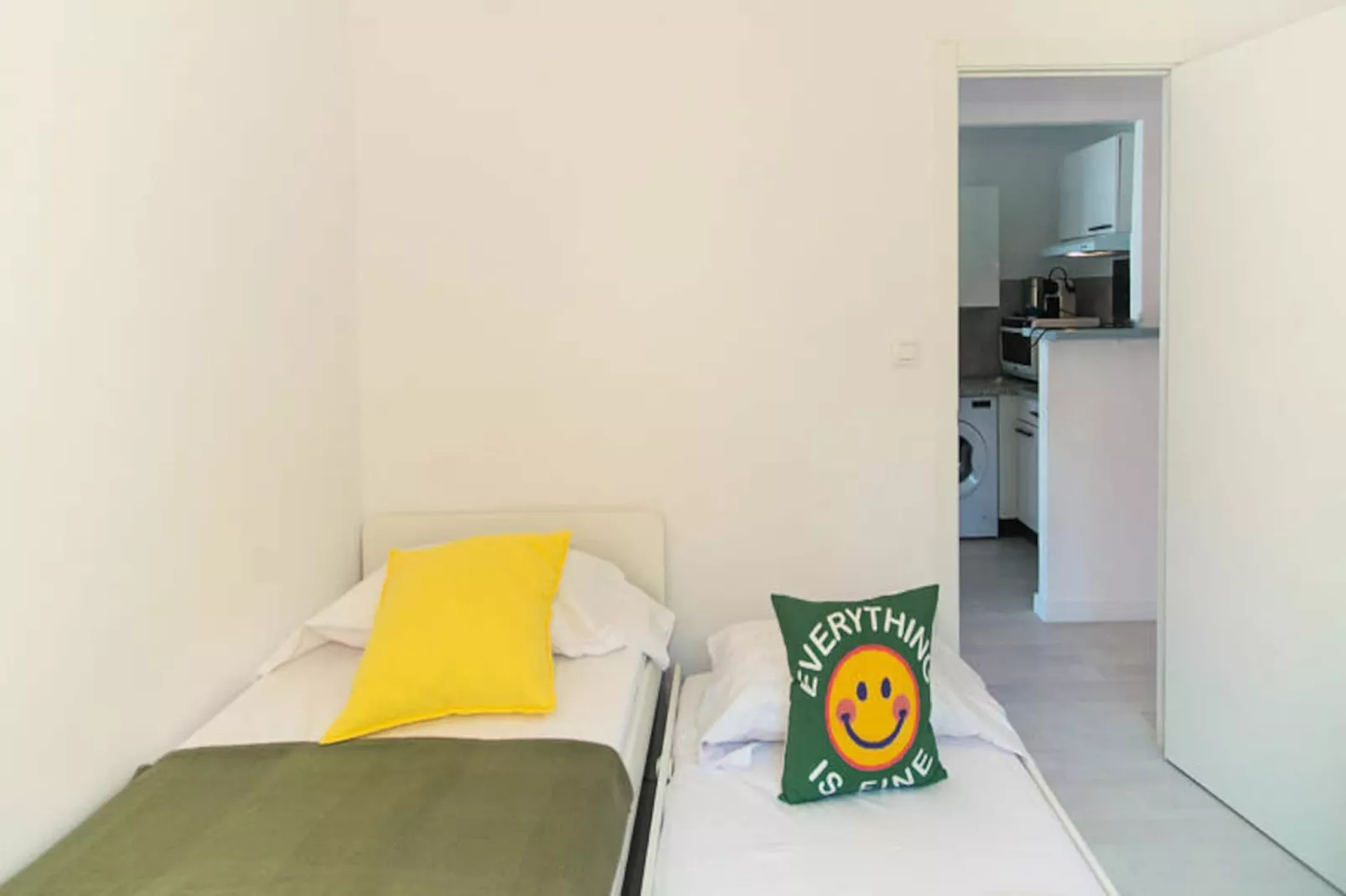 Maison à Roses-Untagged