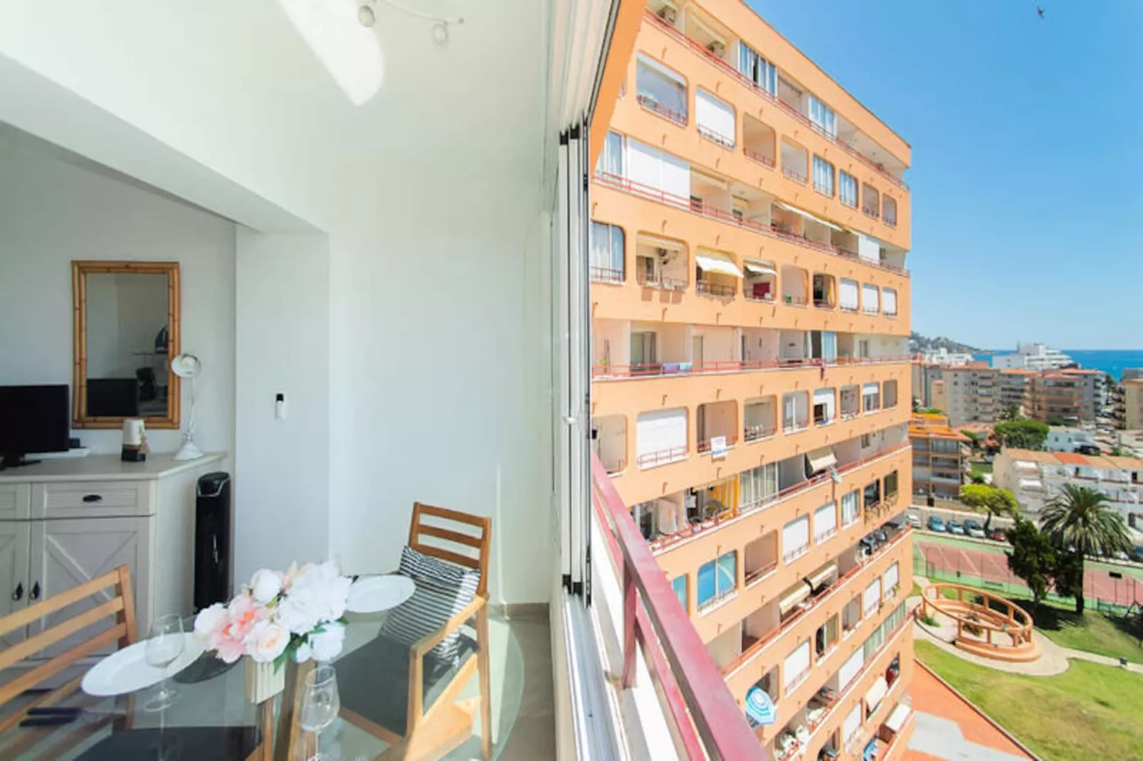 Studio à Roses-Untagged