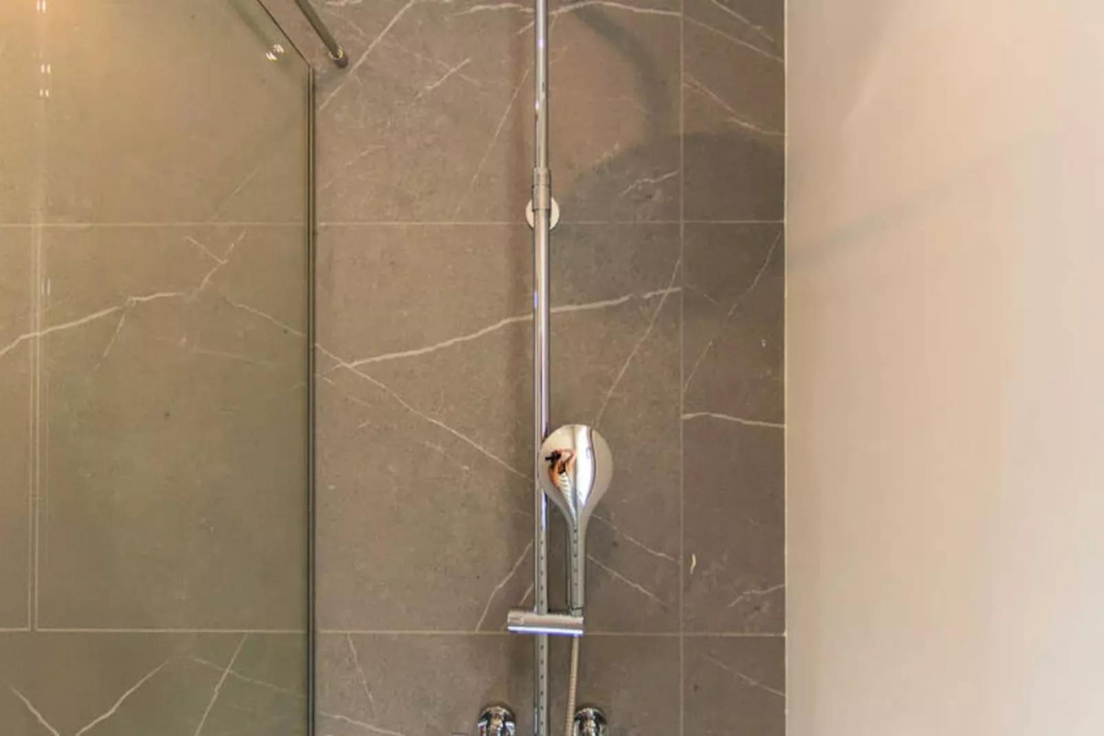 Maison à Roses-Untagged