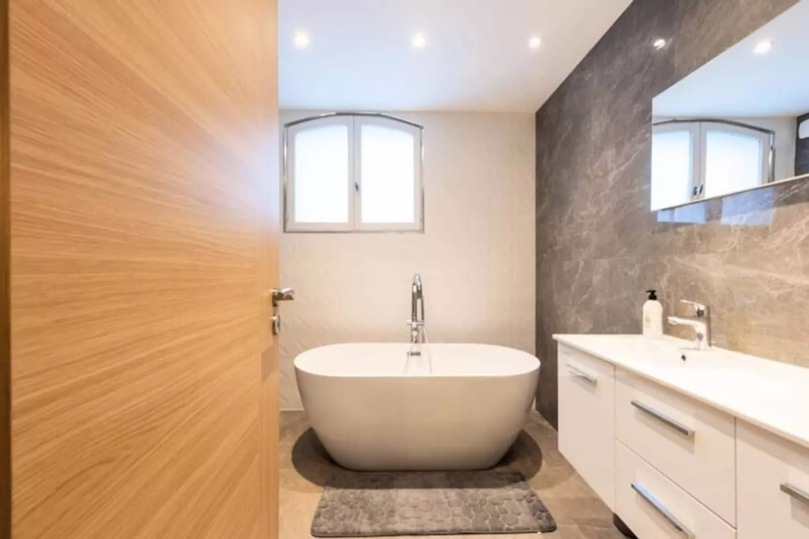 Résidence Villa 330m2, 6 Chambres, Piscine Chauff&eacute;e Jacuzzi-Untagged