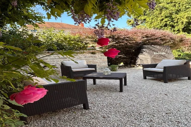 Bligny-sur-Ouche-Jardins en été