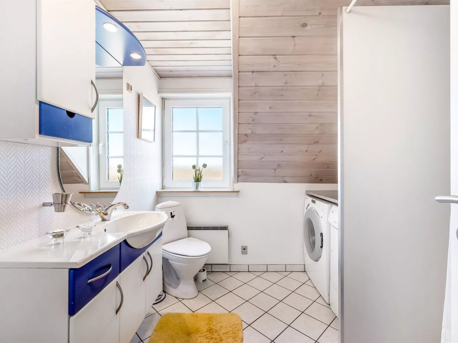 "Slava" - 250m from the sea-Inside