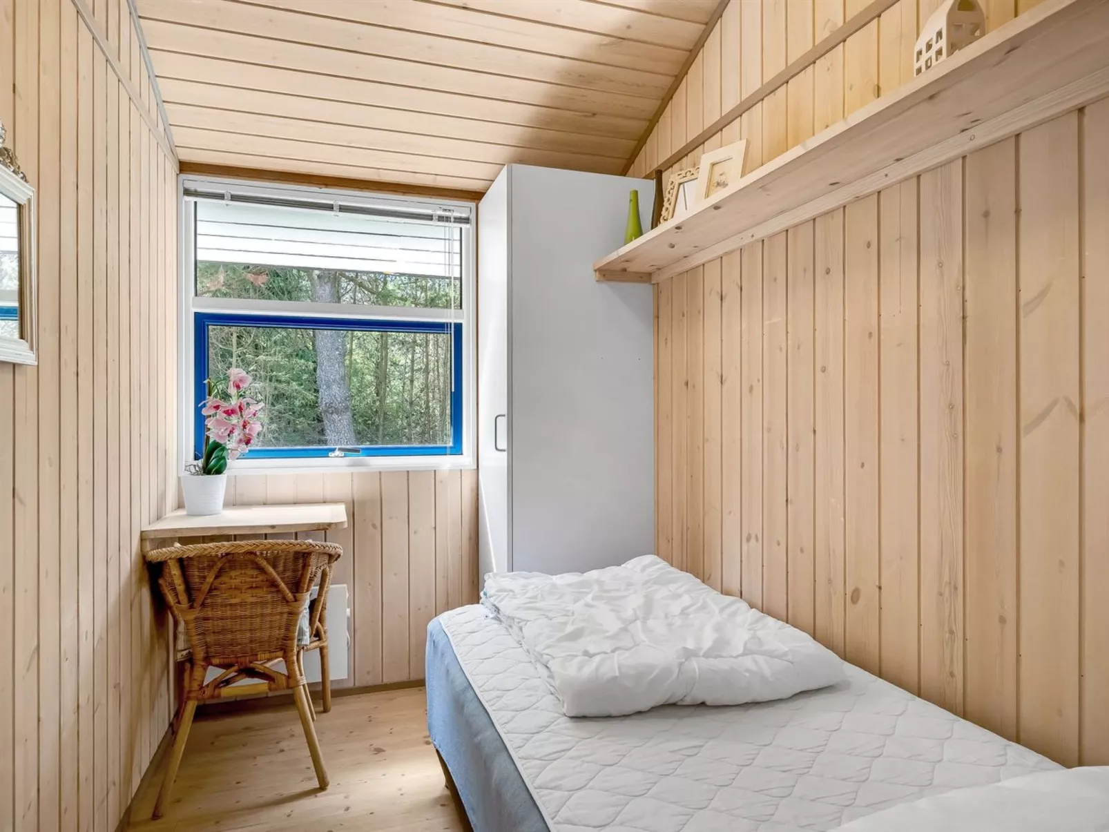 "Hakan" - 4km from the sea-Inside