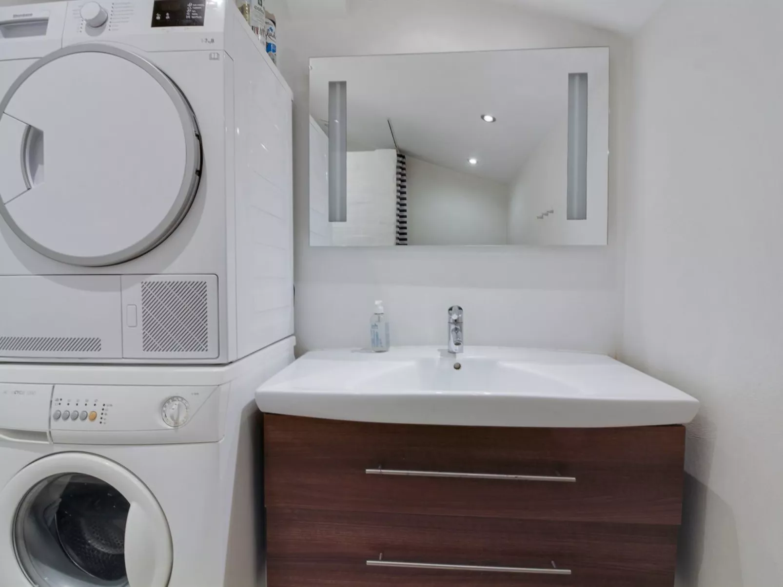 "Marlie" - 600m from the sea-Drinnen