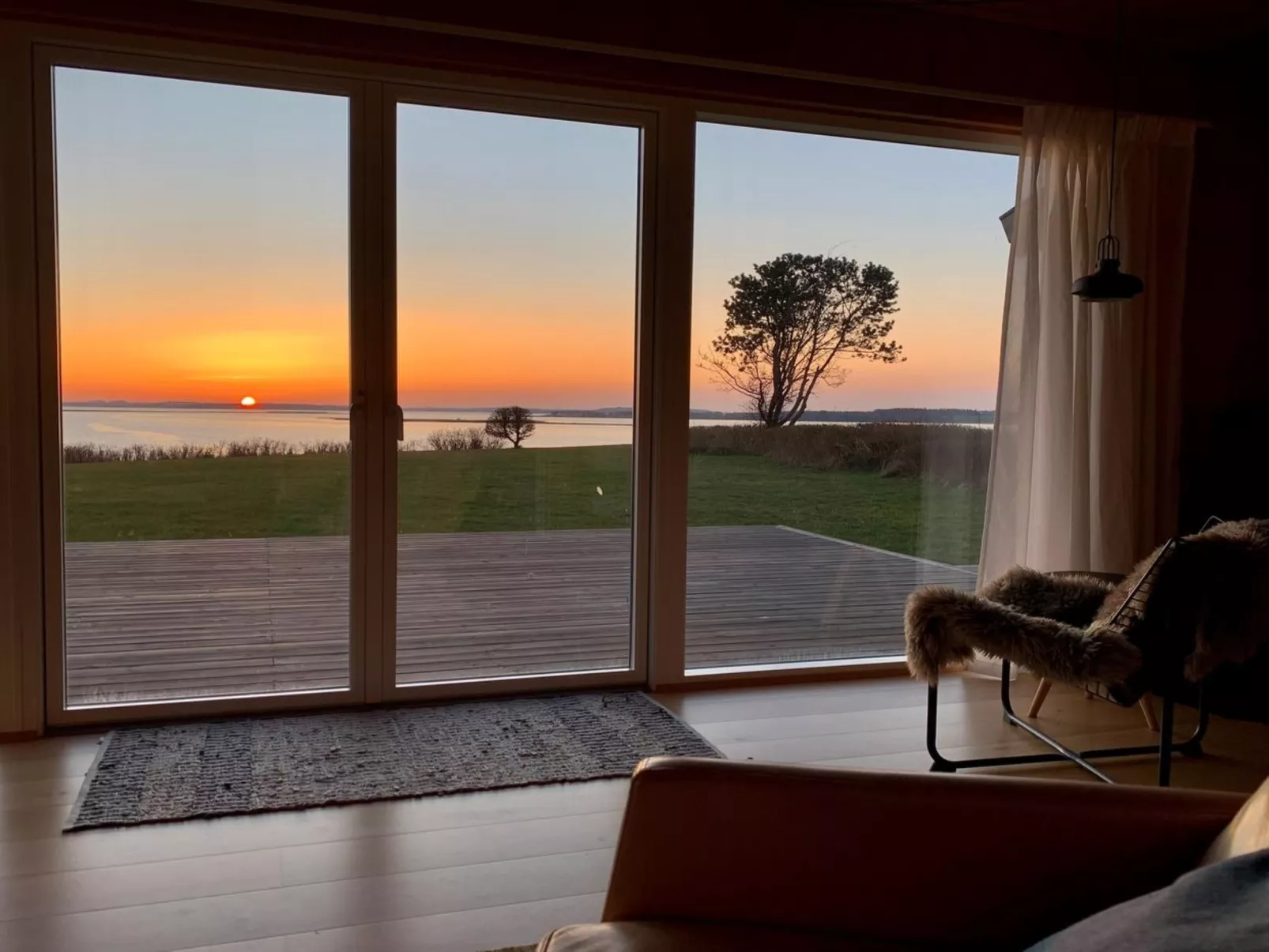 "Iadrik" - 85m to the fjord-Draußen