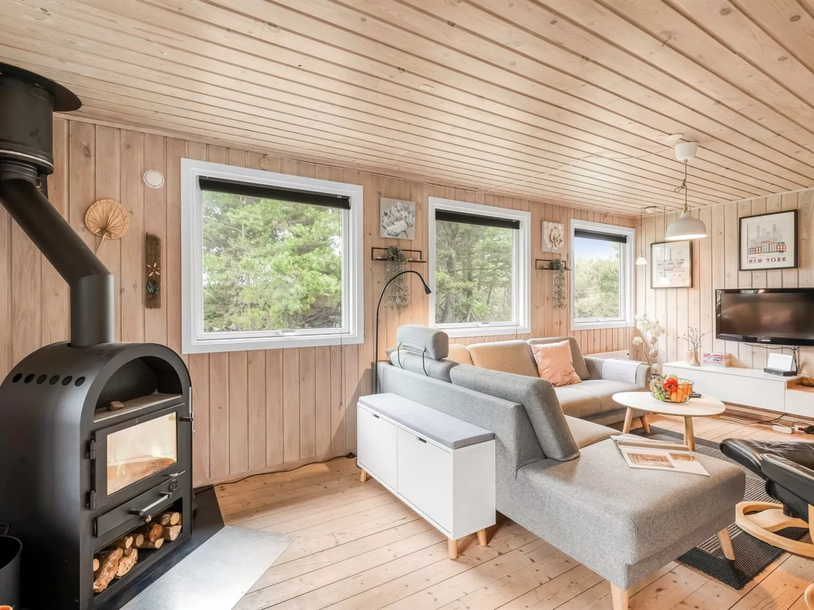 "Toimi" - 500m to the fjord-Inside