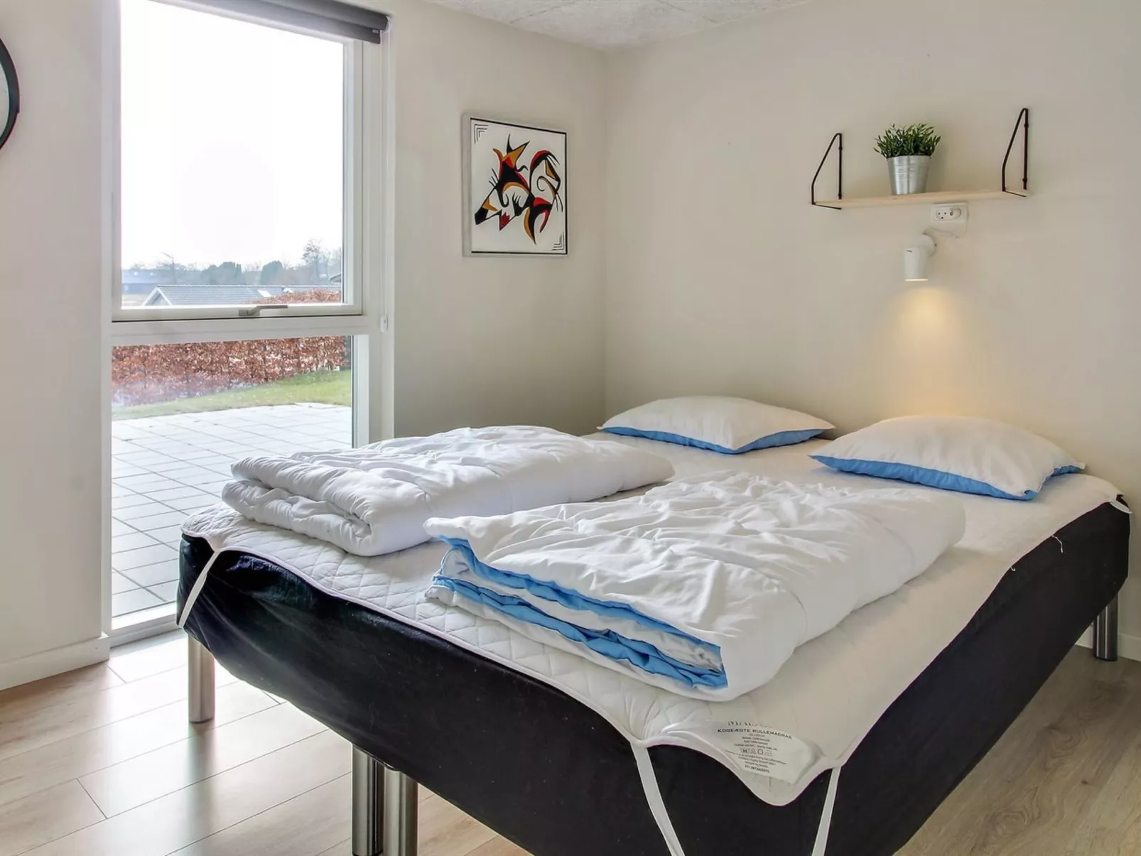 "Yakari" - 300m from the sea-Inside