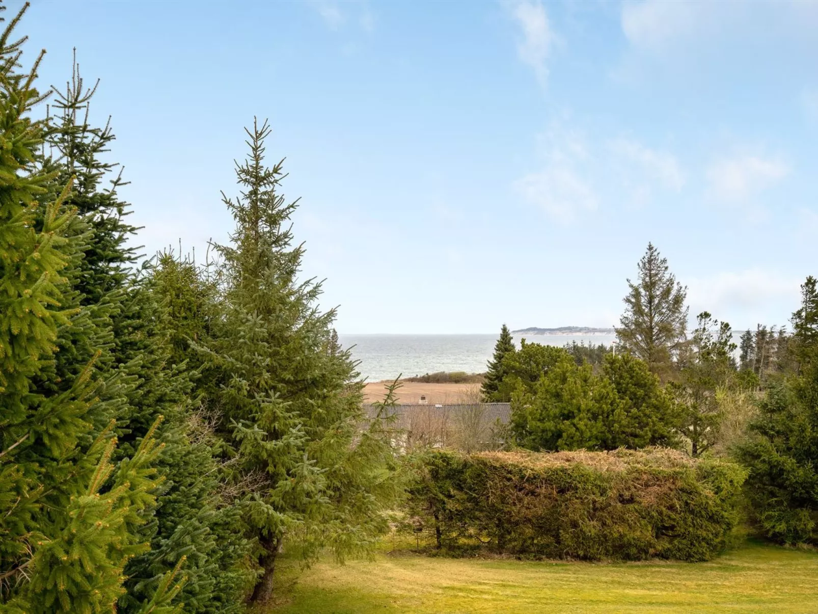 "Brunhild" - 300m to the fjord-Outside