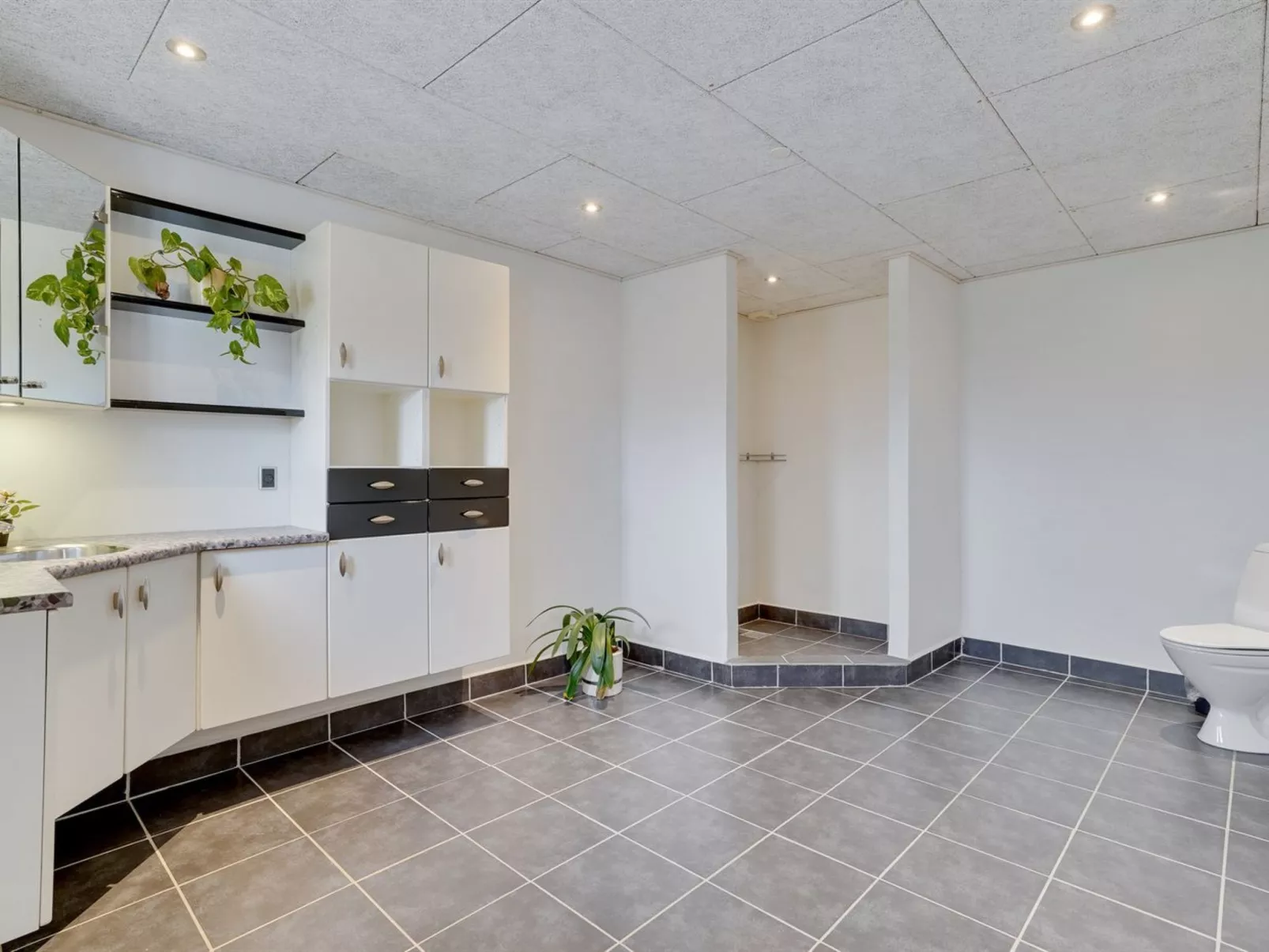 "Folkar" - 3km to the fjord-Inside