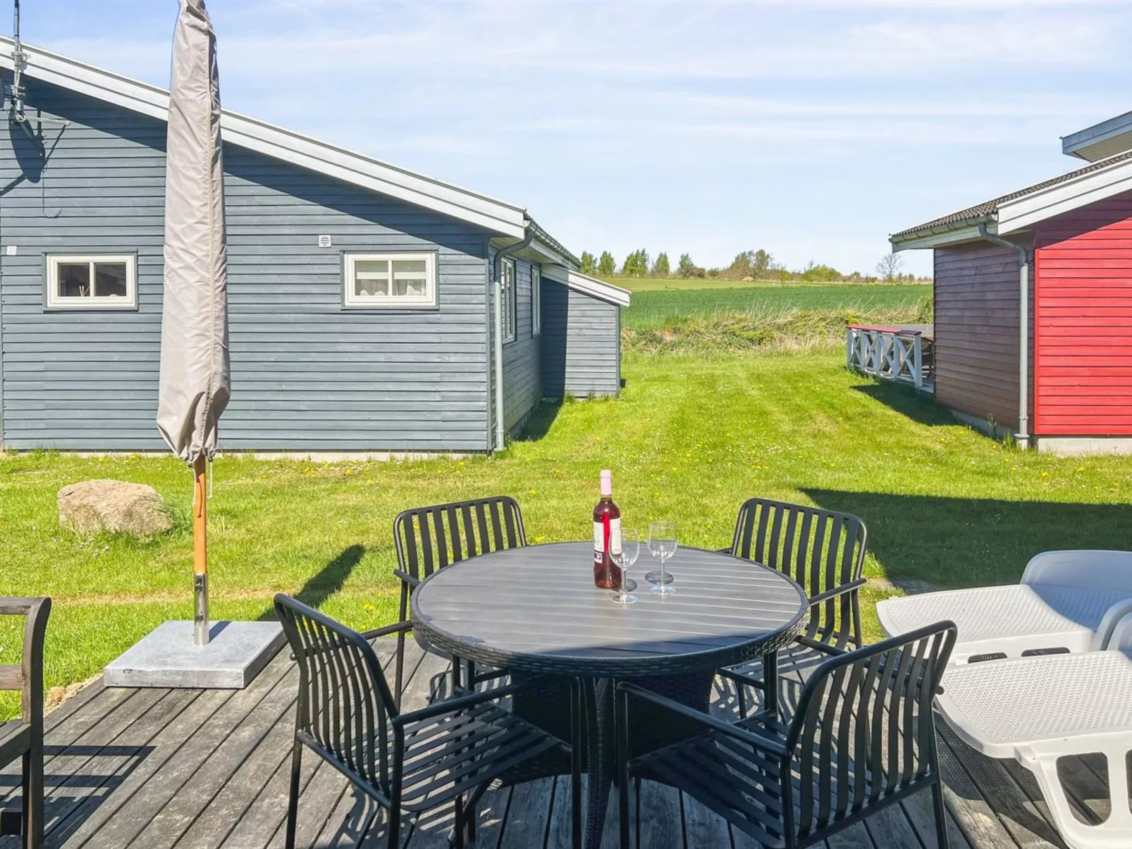 "Carlie" - 2.8km from the sea-Outside