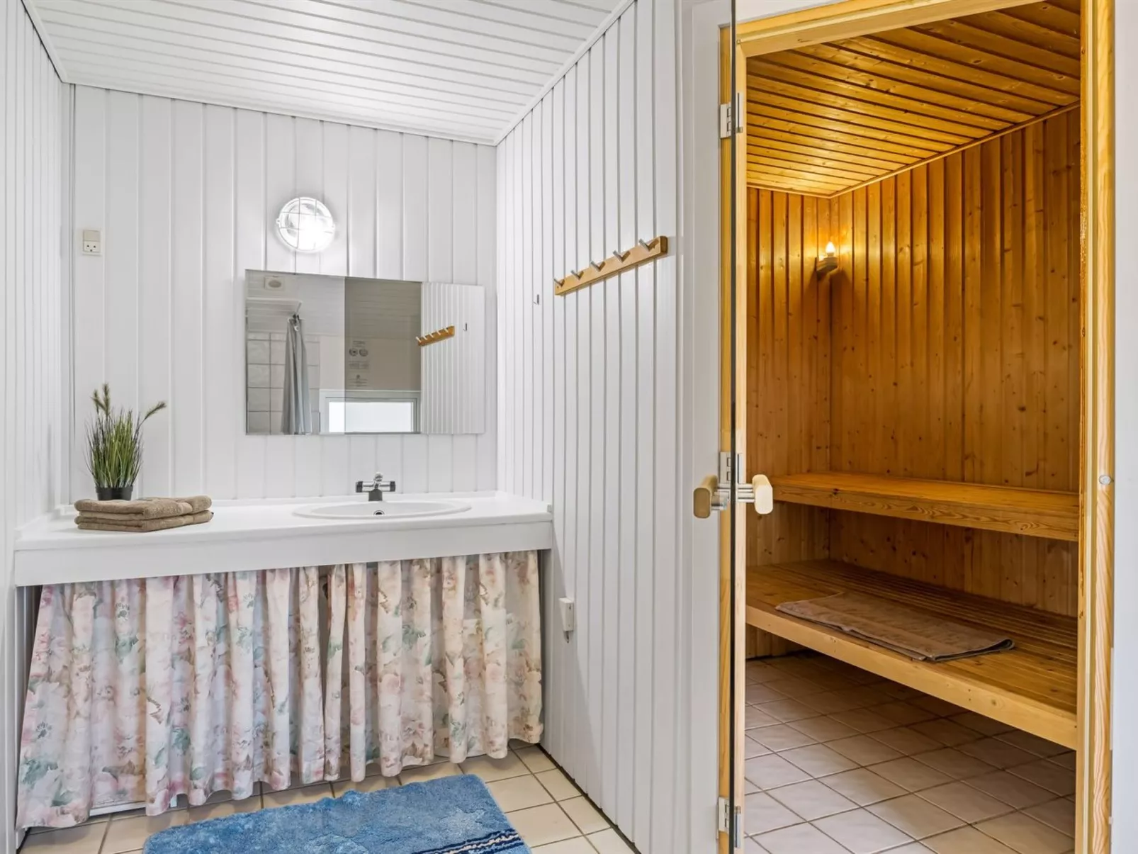 "Gottfreda" - 330m to the fjord-Inside