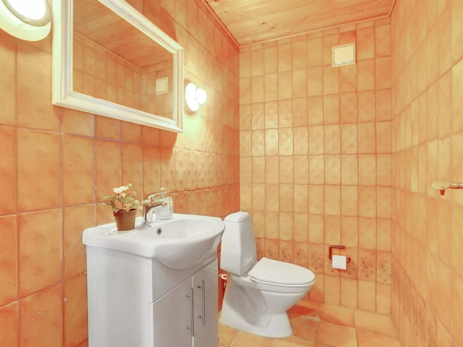 "Rahild" - 2km to the fjord-Inside