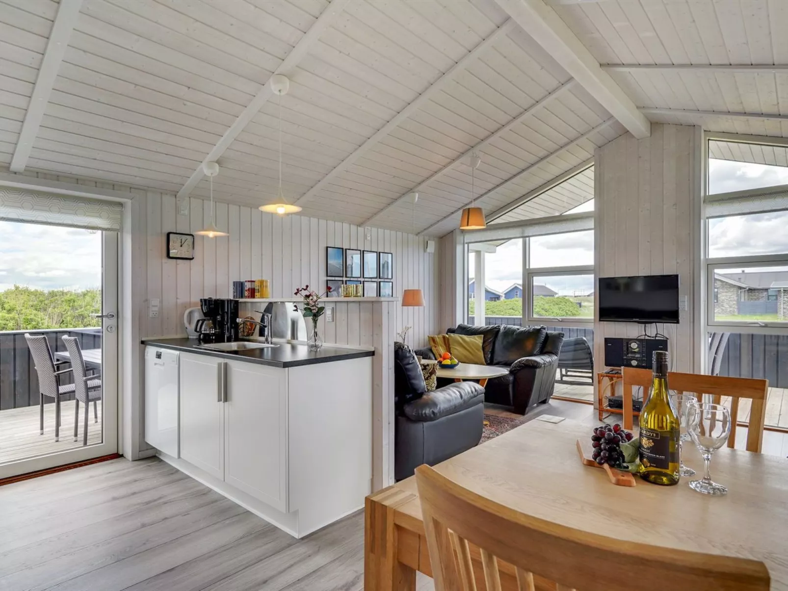 "Erza" - 500m from the sea-Drinnen