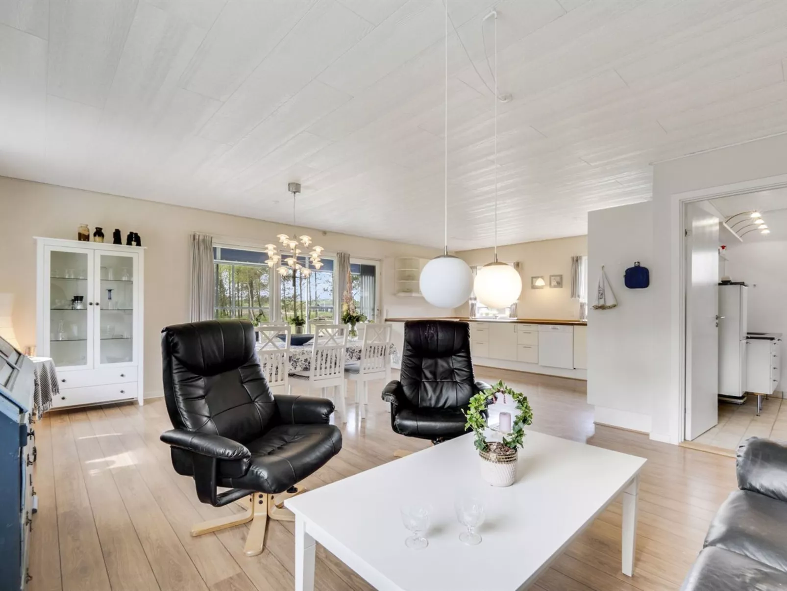 "Mikkeline" - 400m to the fjord-Drinnen