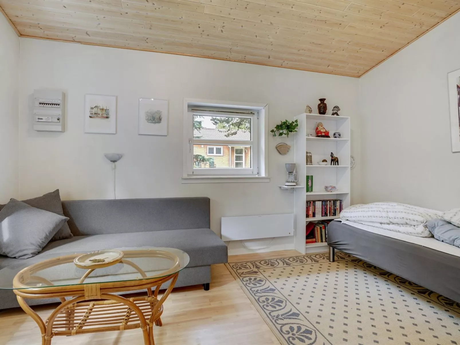 "Gwen" - 2.7km from the sea-Dedans