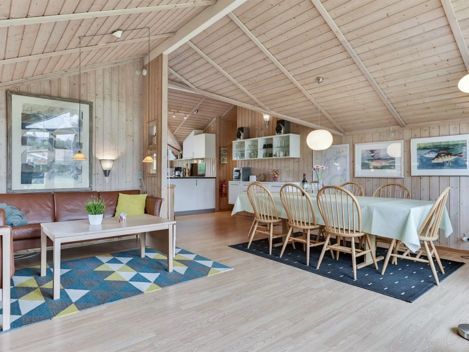 "Tore" - 200m from the sea-Drinnen