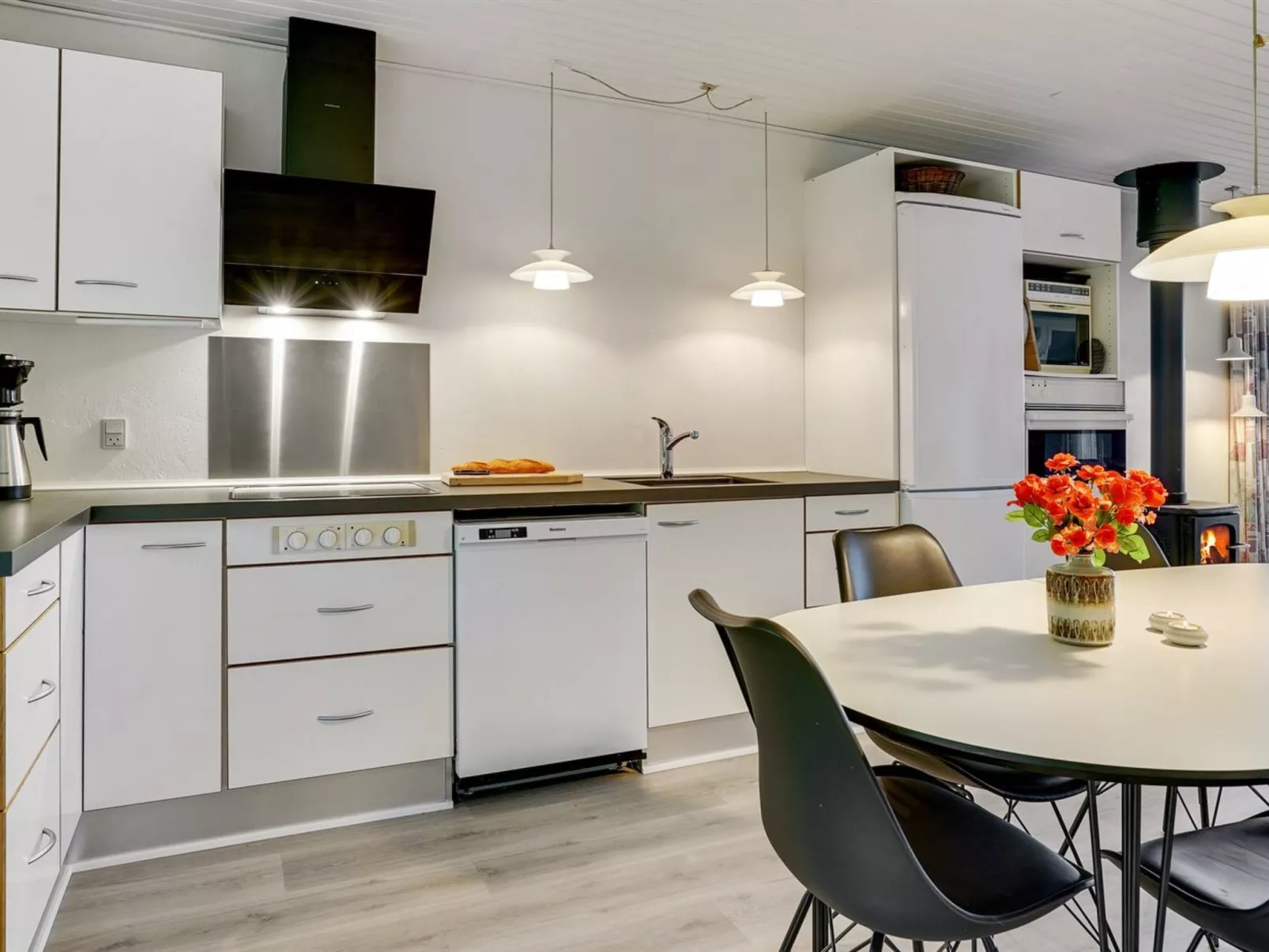 "Ephra" - 250m to the fjord-Drinnen