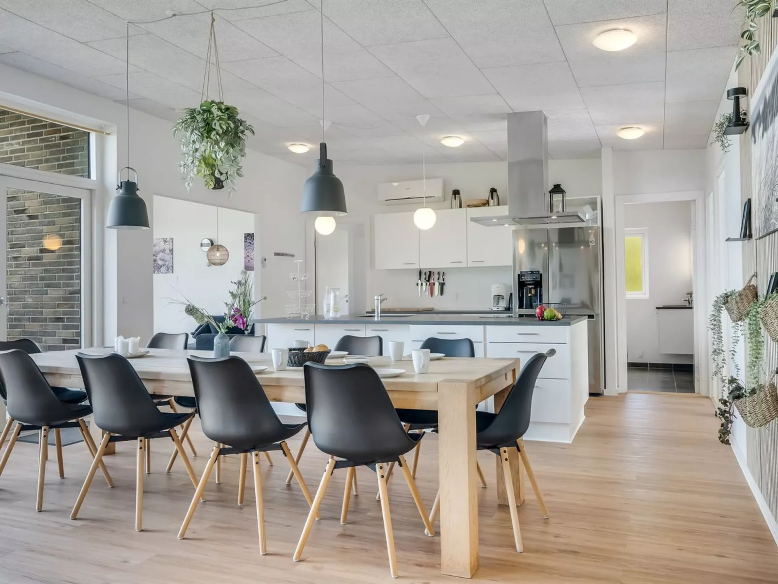 "Eloise" - 50m to the fjord-Drinnen