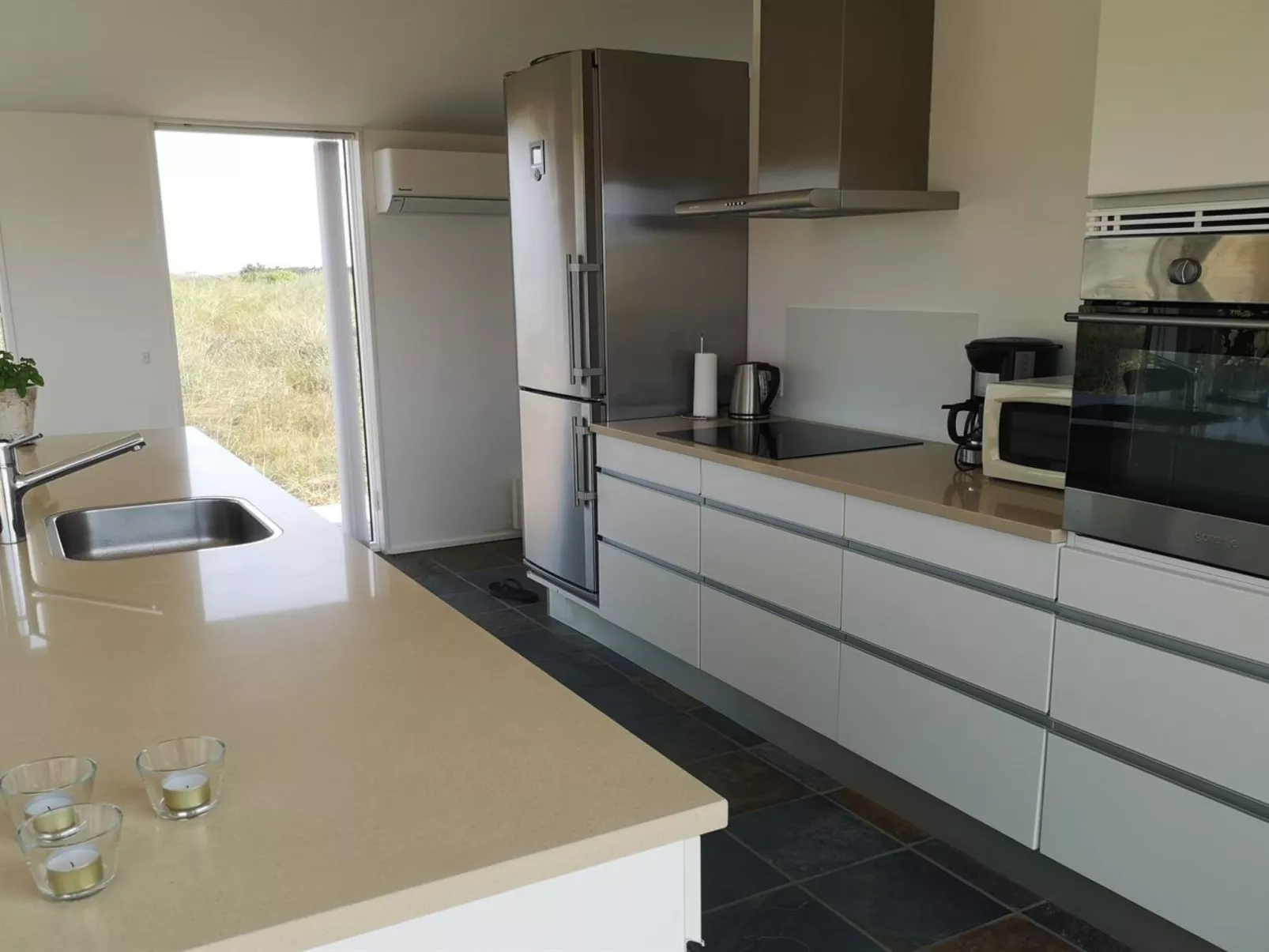 "Darla" - 375m from the sea-Inside