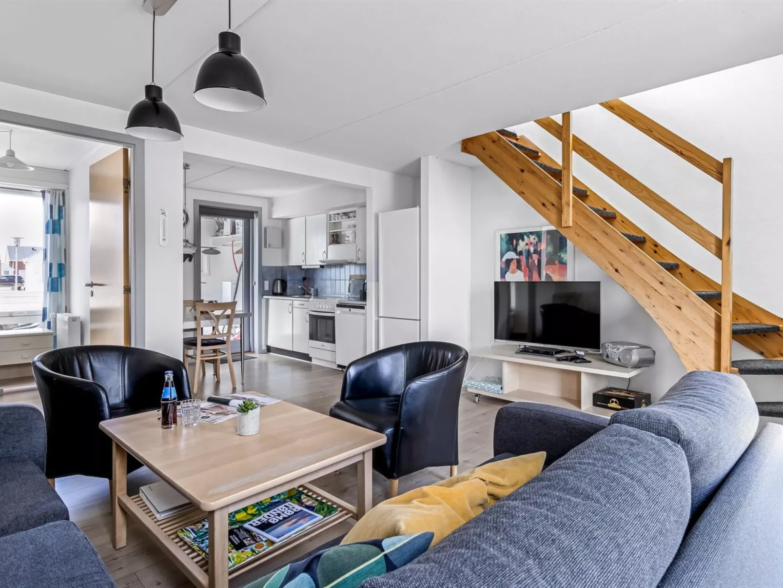 "Nils" - 2.3km from the sea - Inside