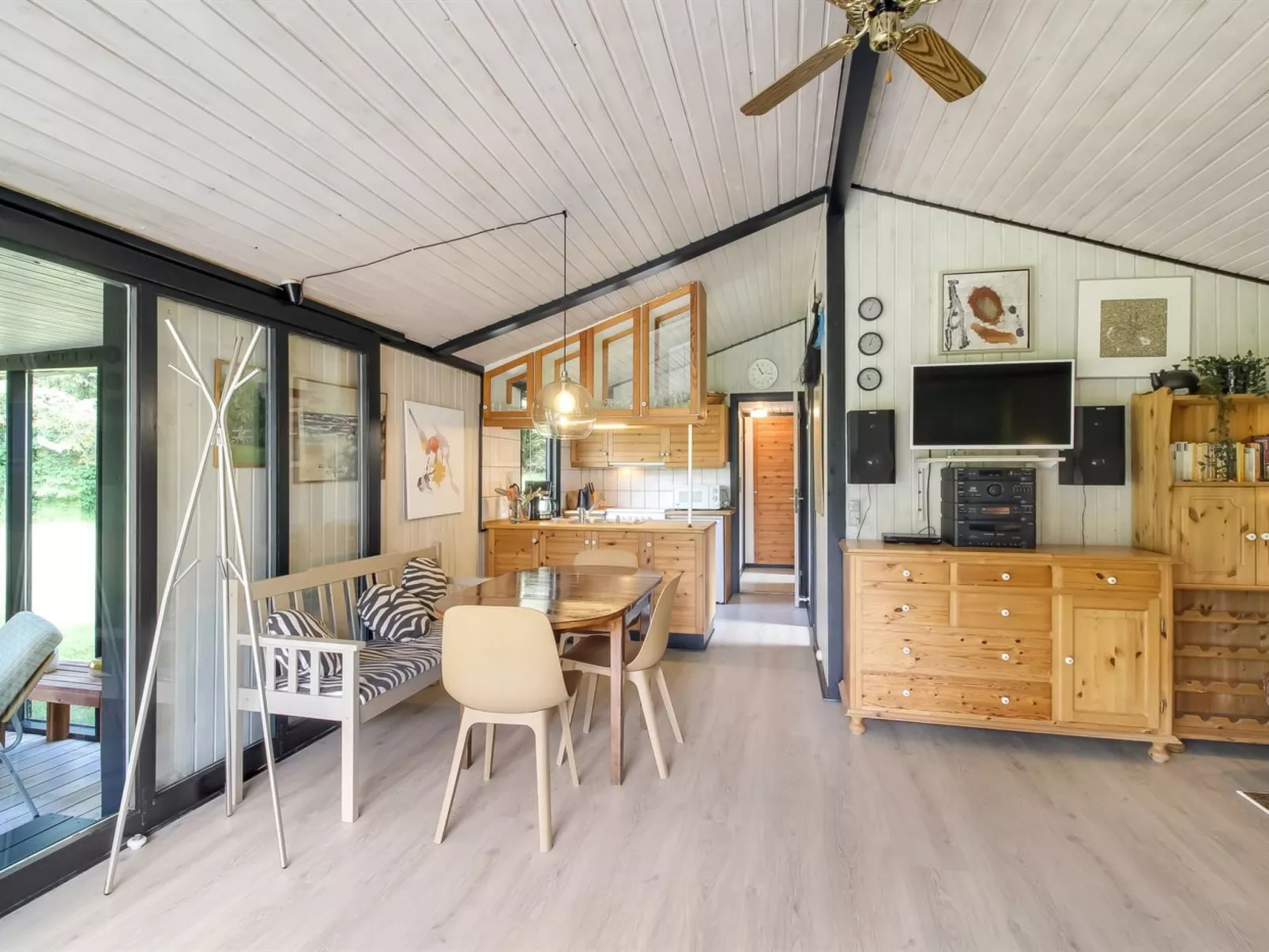 "Biergh" - 600m from the sea-Drinnen