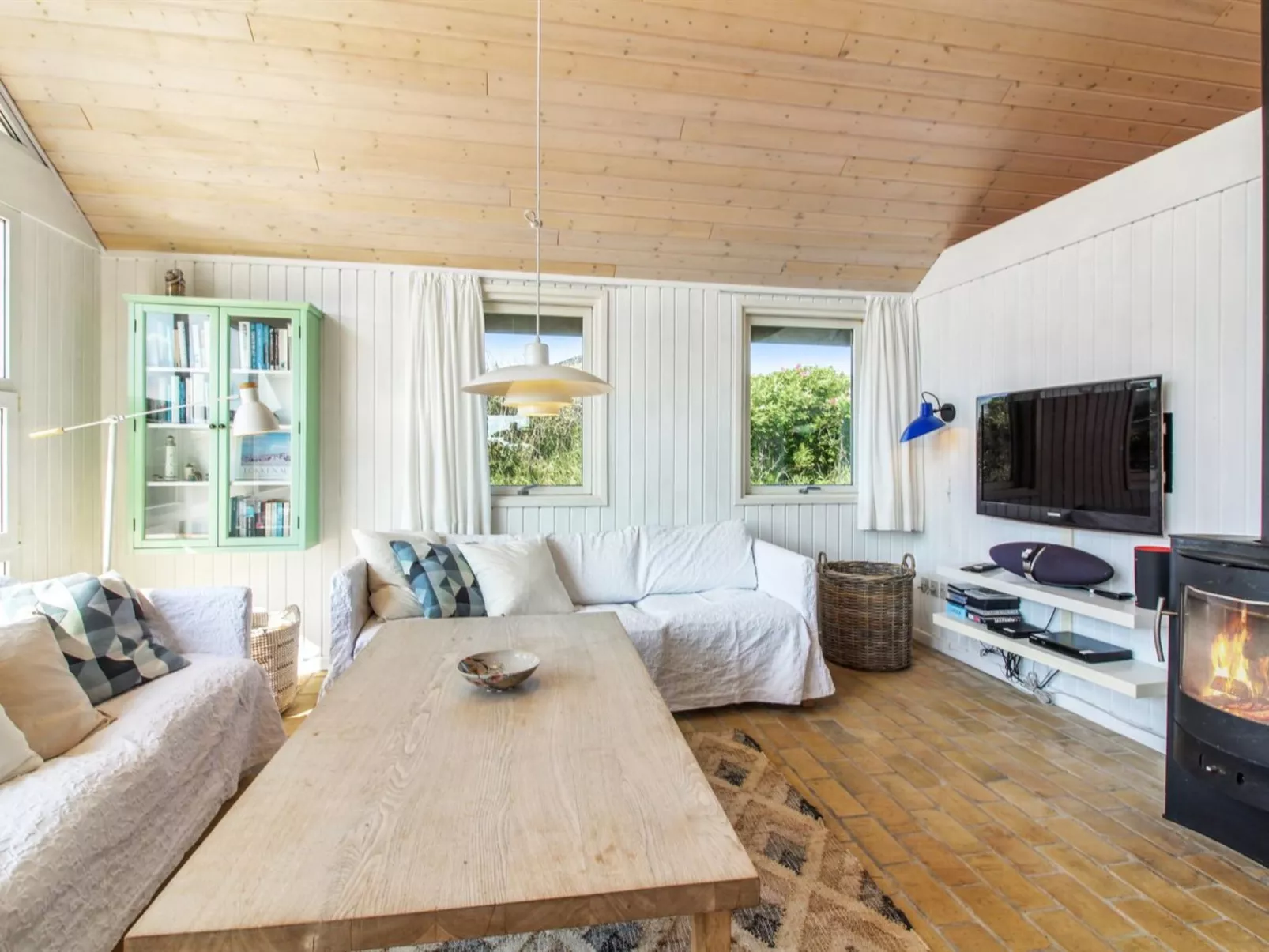 "Harry" - 100m from the sea-Dedans