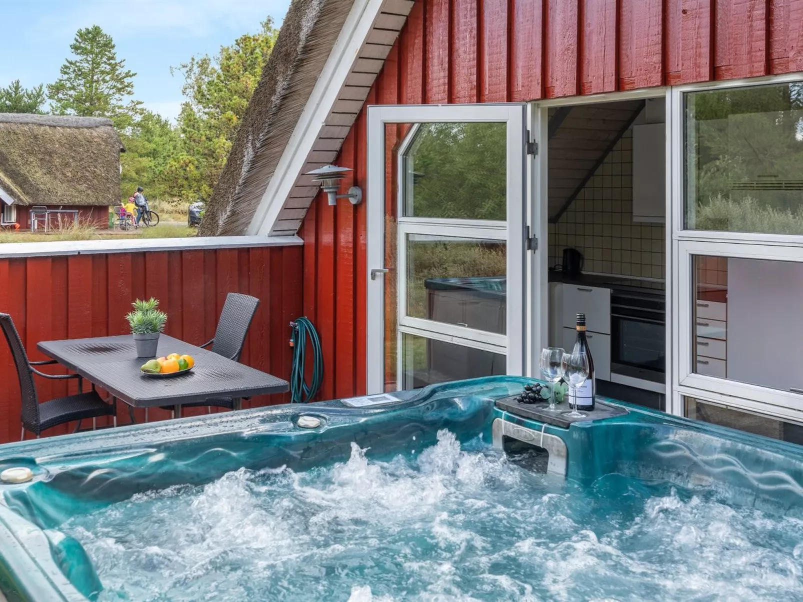 "Gunlög" - 3.1km from the sea-Drinnen