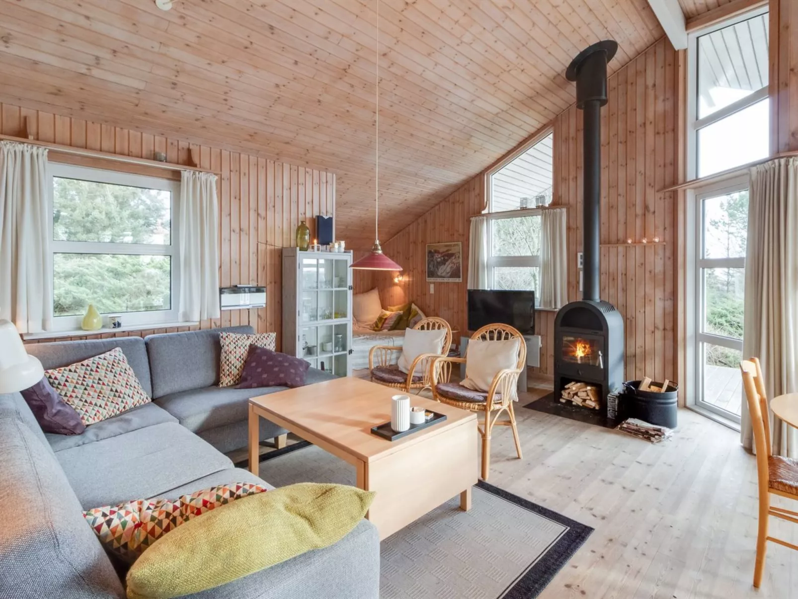 "Jaakob" - 4km from the sea-Drinnen