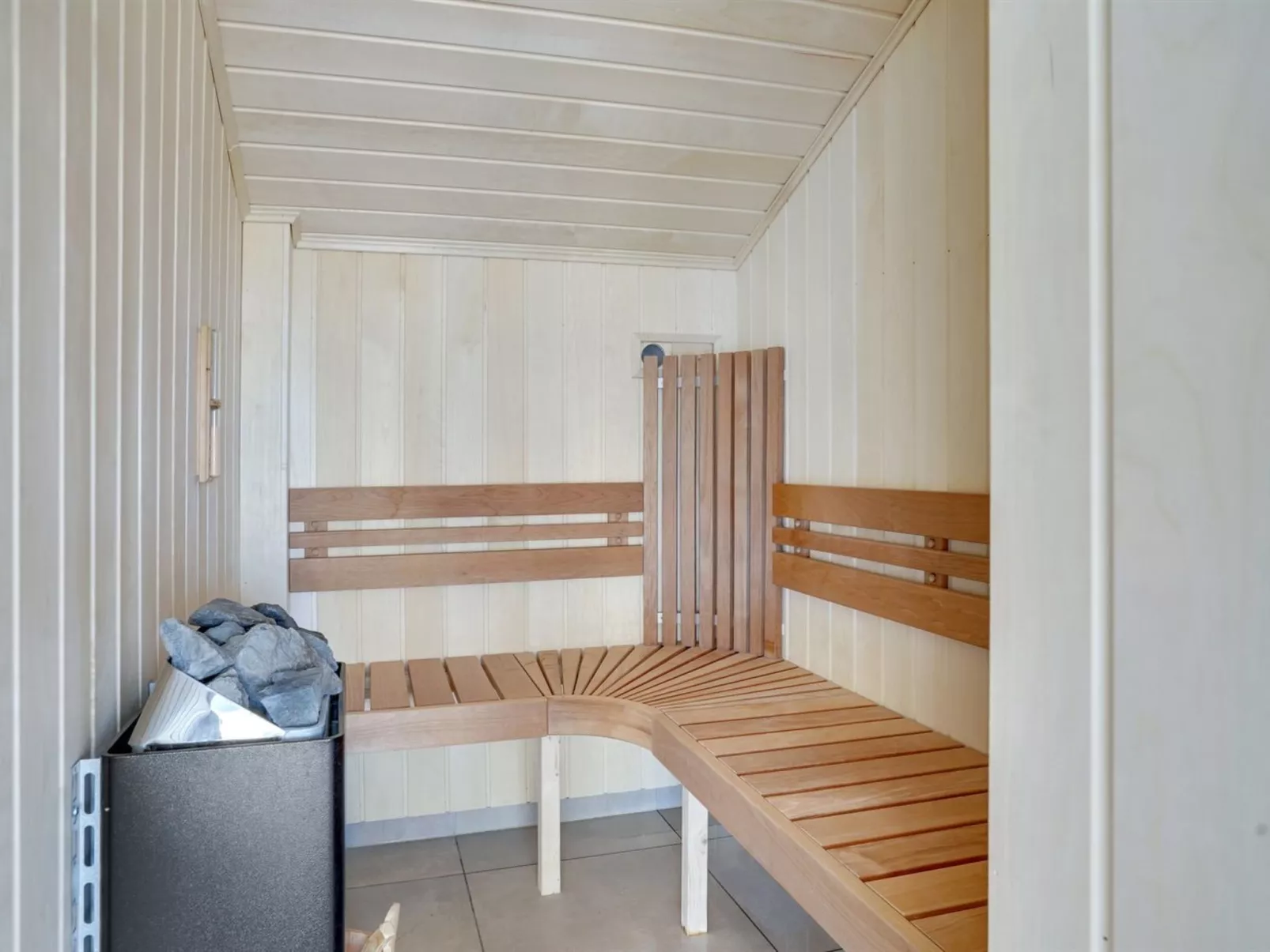 "Swerting" - 230m from the sea-Drinnen