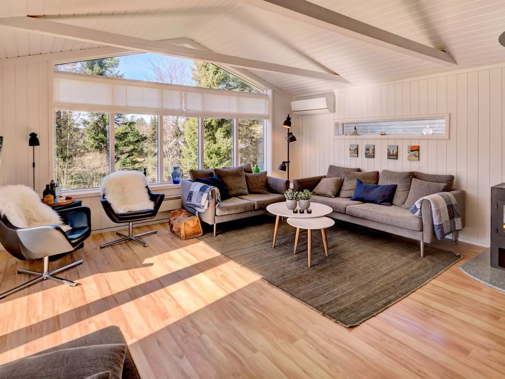 "Bylgja" - 1.7km from the sea-Dedans