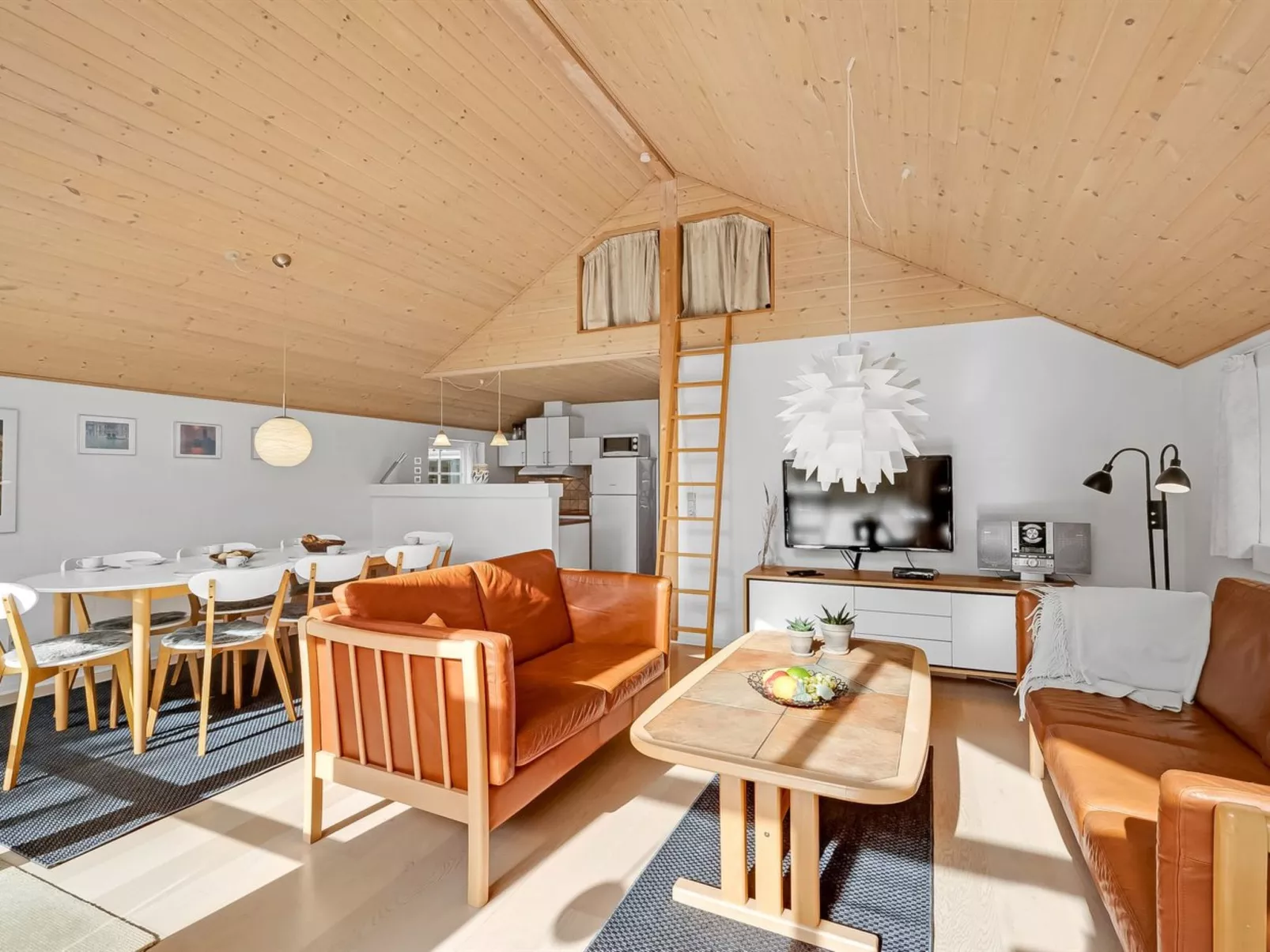 "Herminia" - 350m to the fjord-Dedans