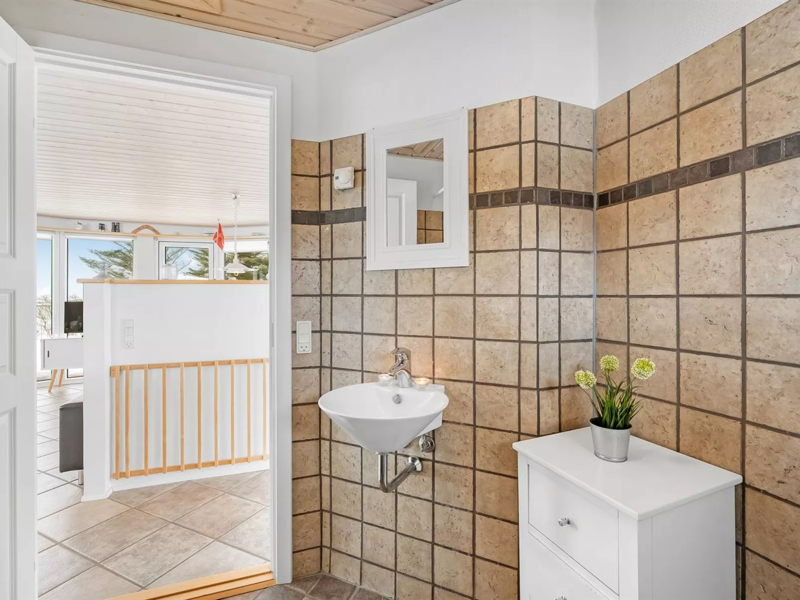 "Ginny" - 300m to the fjord-Inside