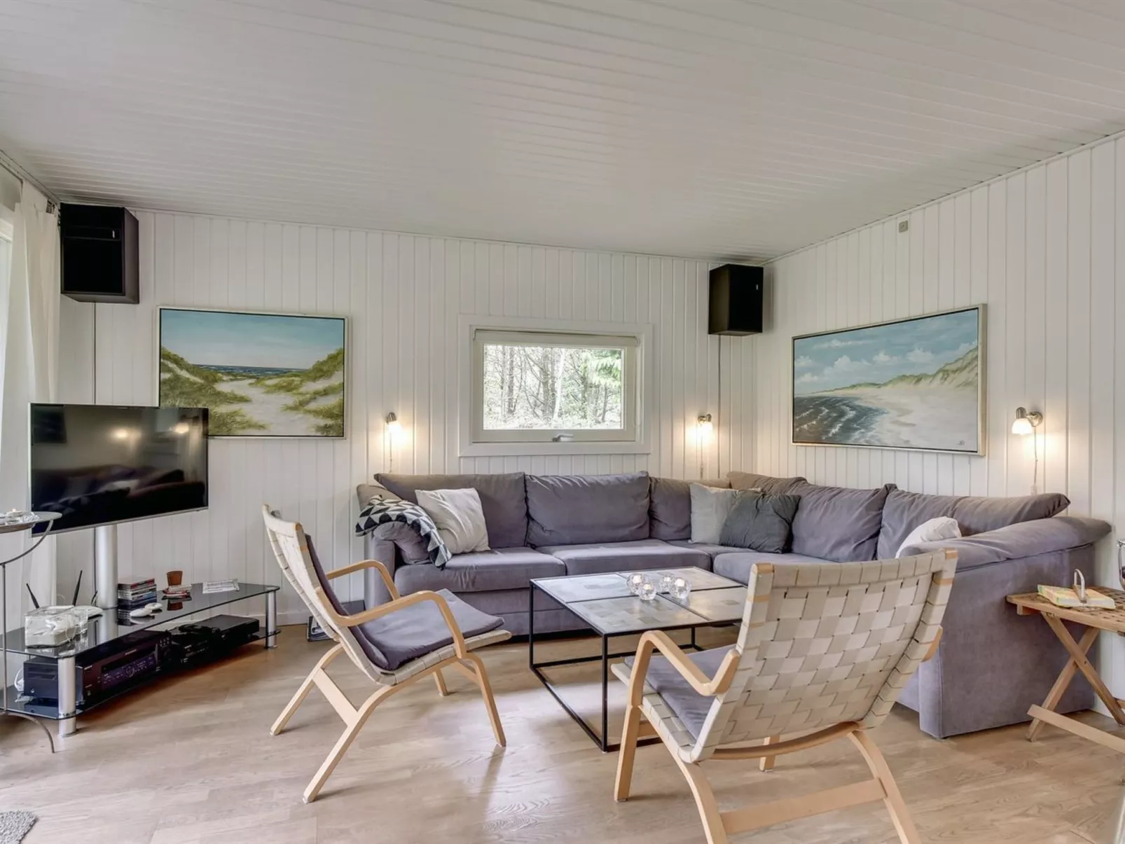 "Tjordis" - 600m to the fjord-Dedans