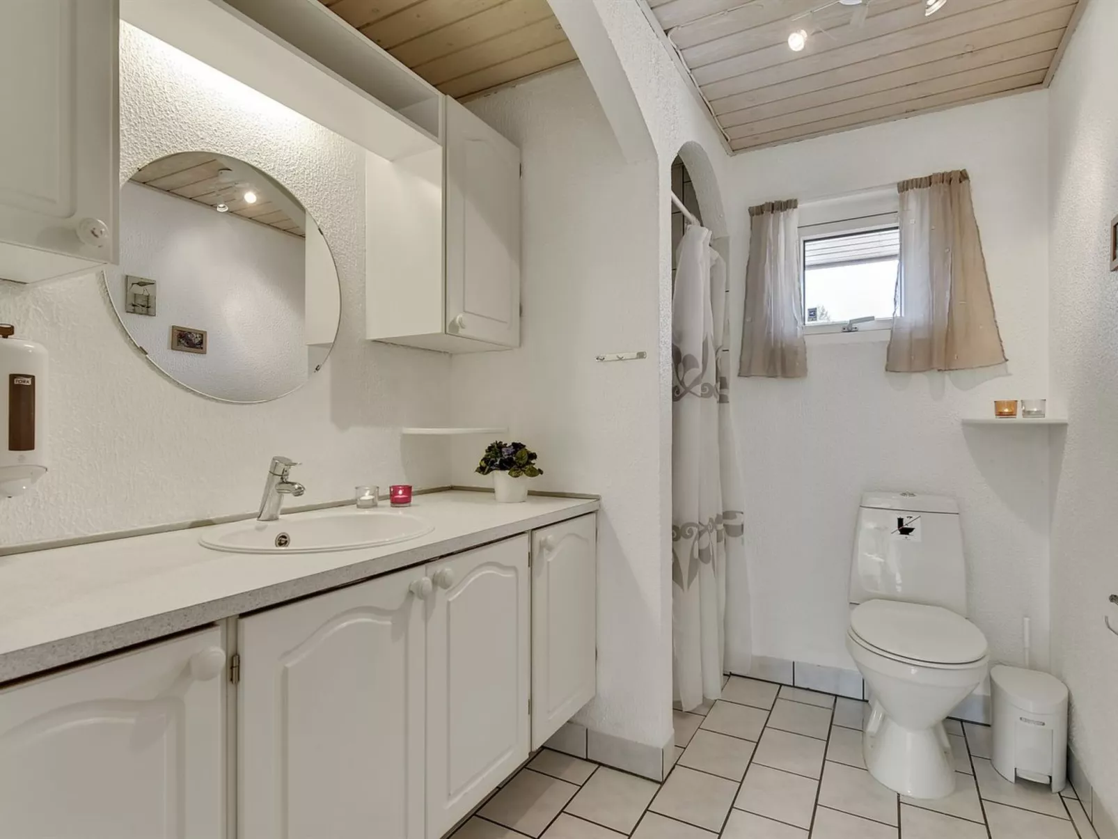 "Ameline" - 500m to the fjord-Drinnen