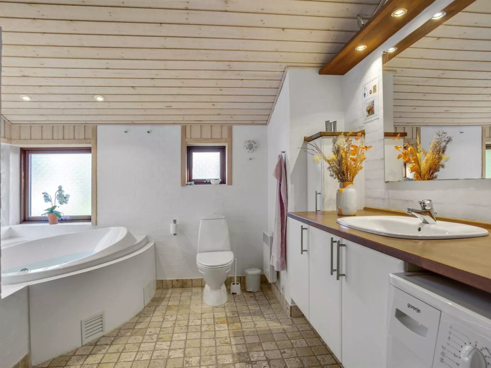 "Østmar" - 1.2km from the sea-Inside