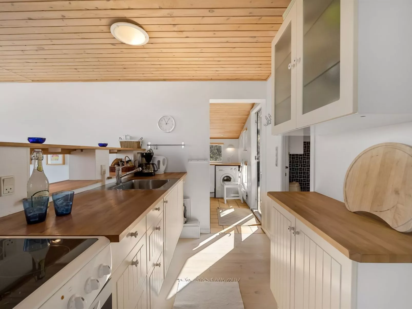 "Vina" - 200m to the fjord-Inside