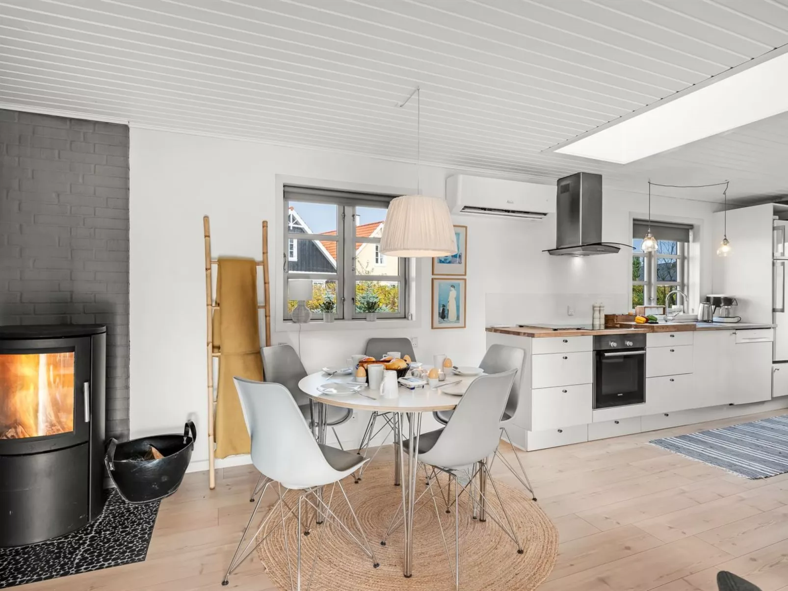 "Agni" - 800m from the sea-Dedans