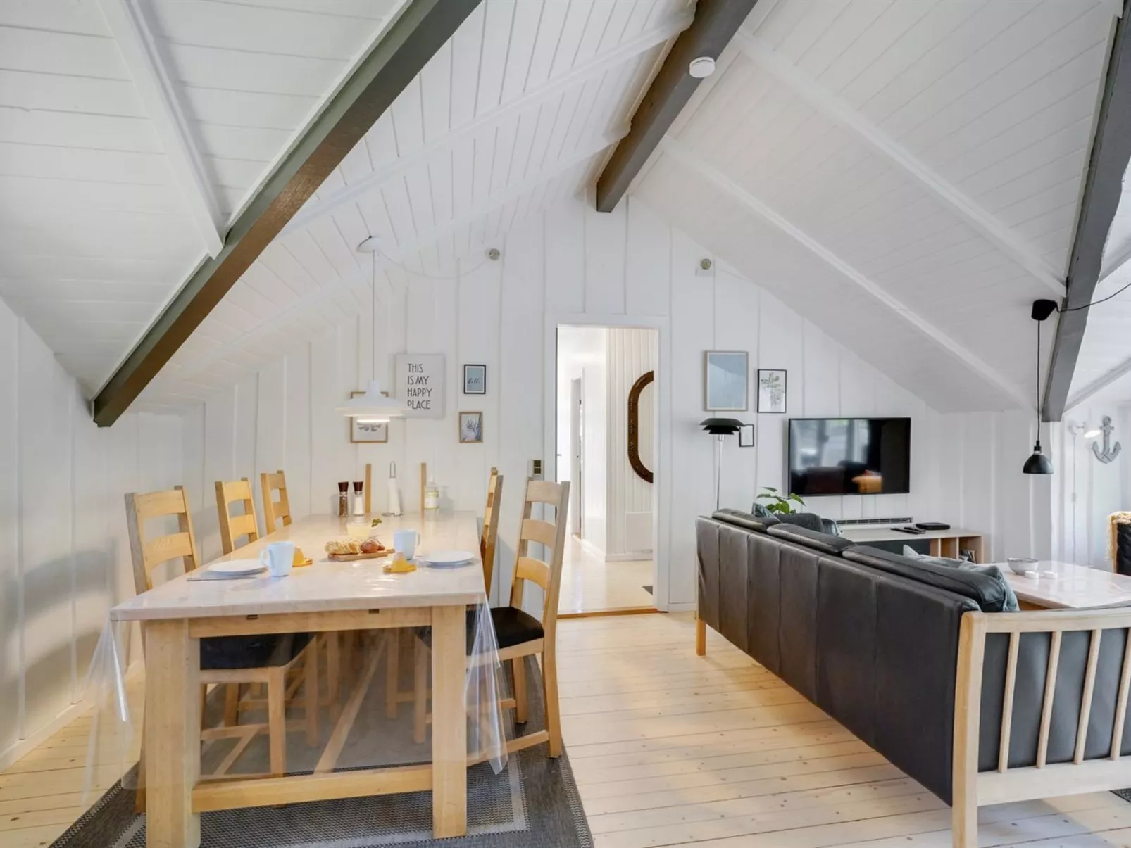 "Hjalmara" - 900m from the sea-Inside