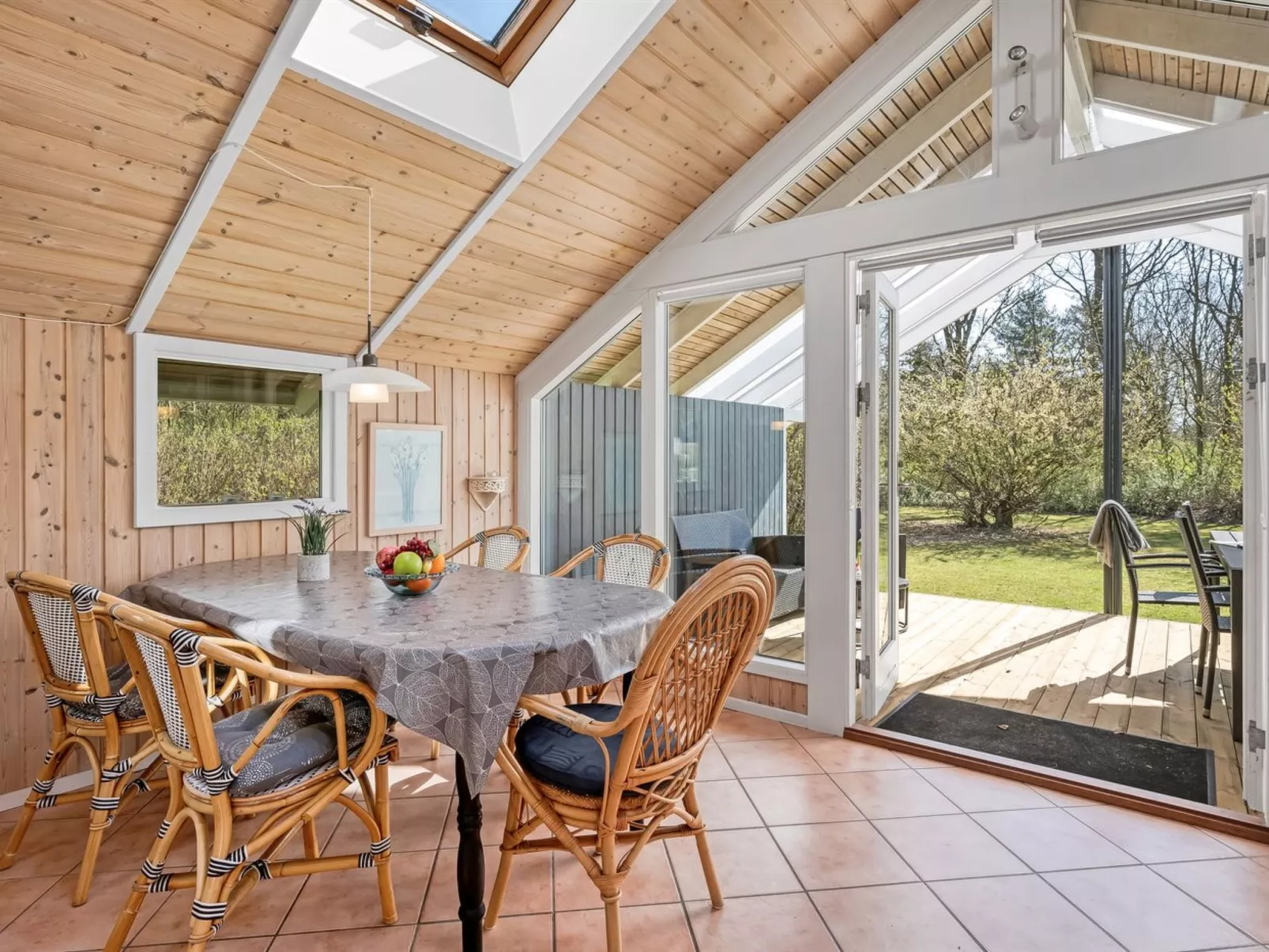 "Snefrid" - 12km from the sea-Inside