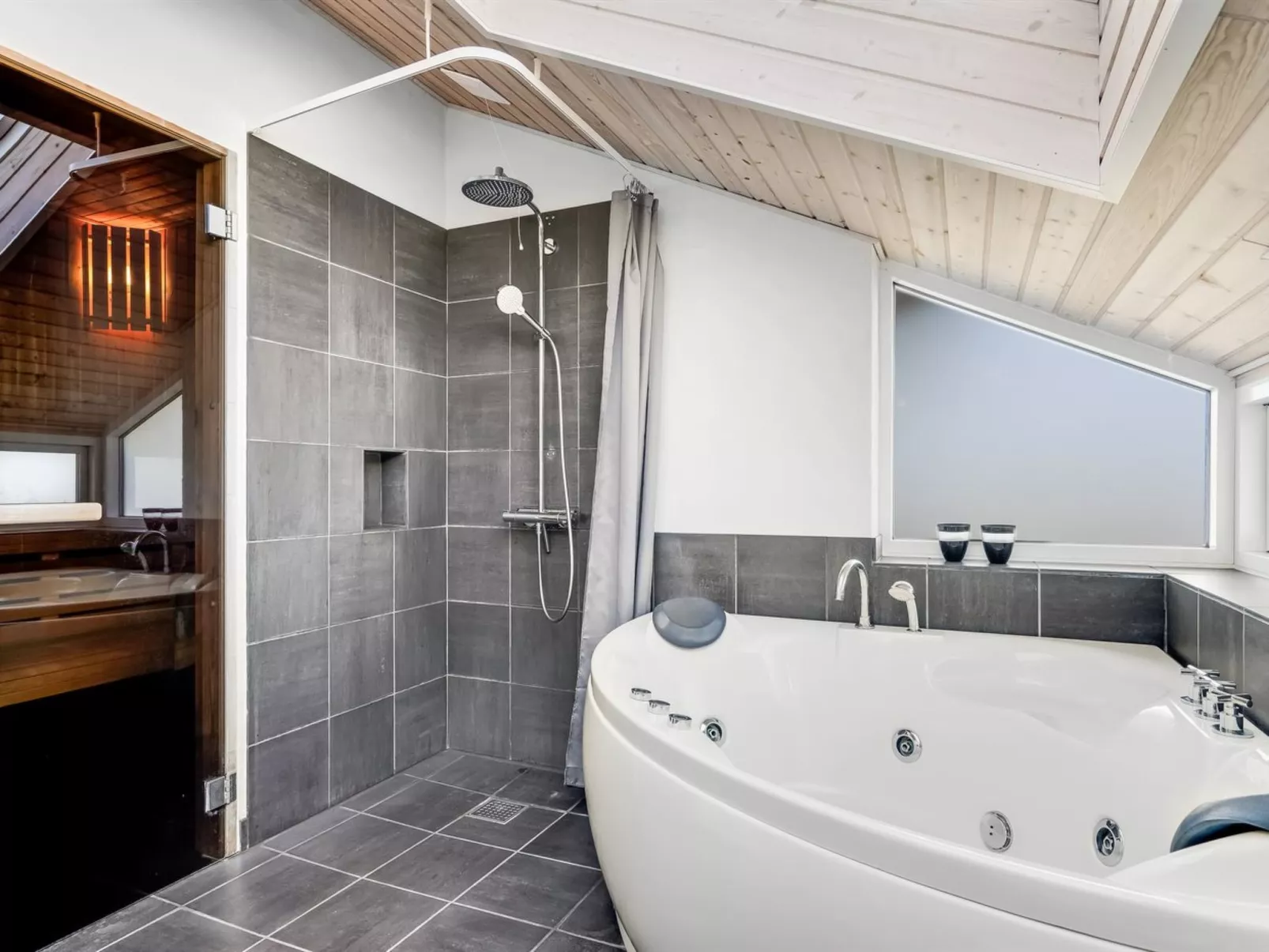 "Hornbogi" - 300m from the sea-Drinnen