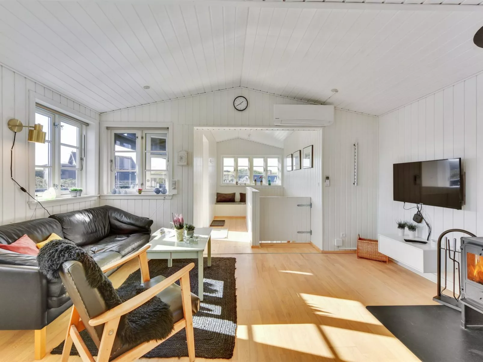 "Ayu" - 100m from the sea-Drinnen