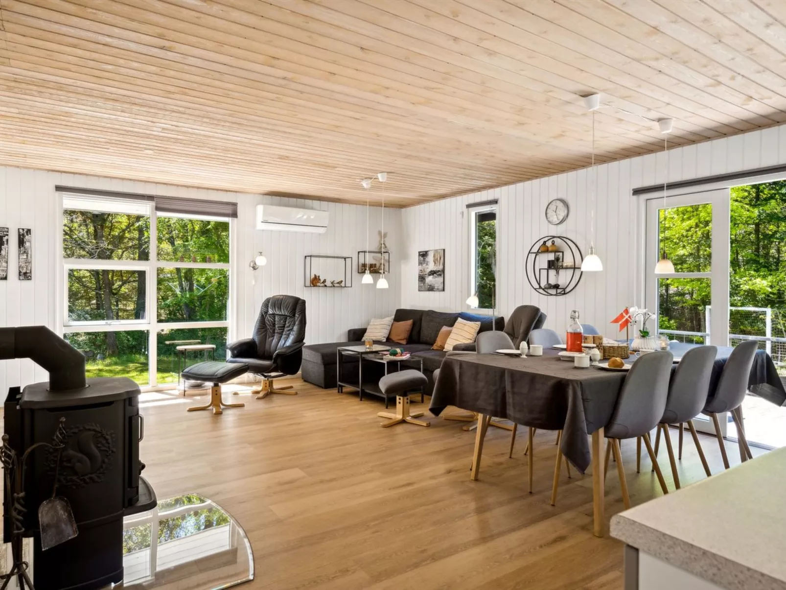 "Hunding" - 7km from the sea-Inside