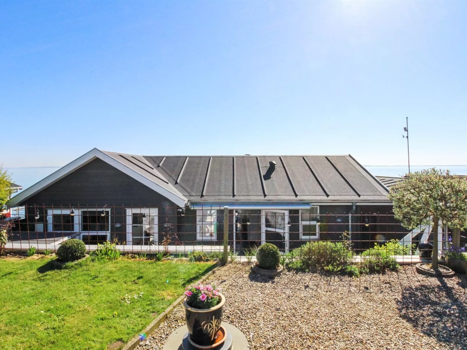 "Grim" - 5m from the sea-Outside